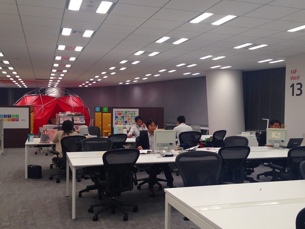 Hero Image of Đi làm - chỉ chúng ta ăn mặc như thế