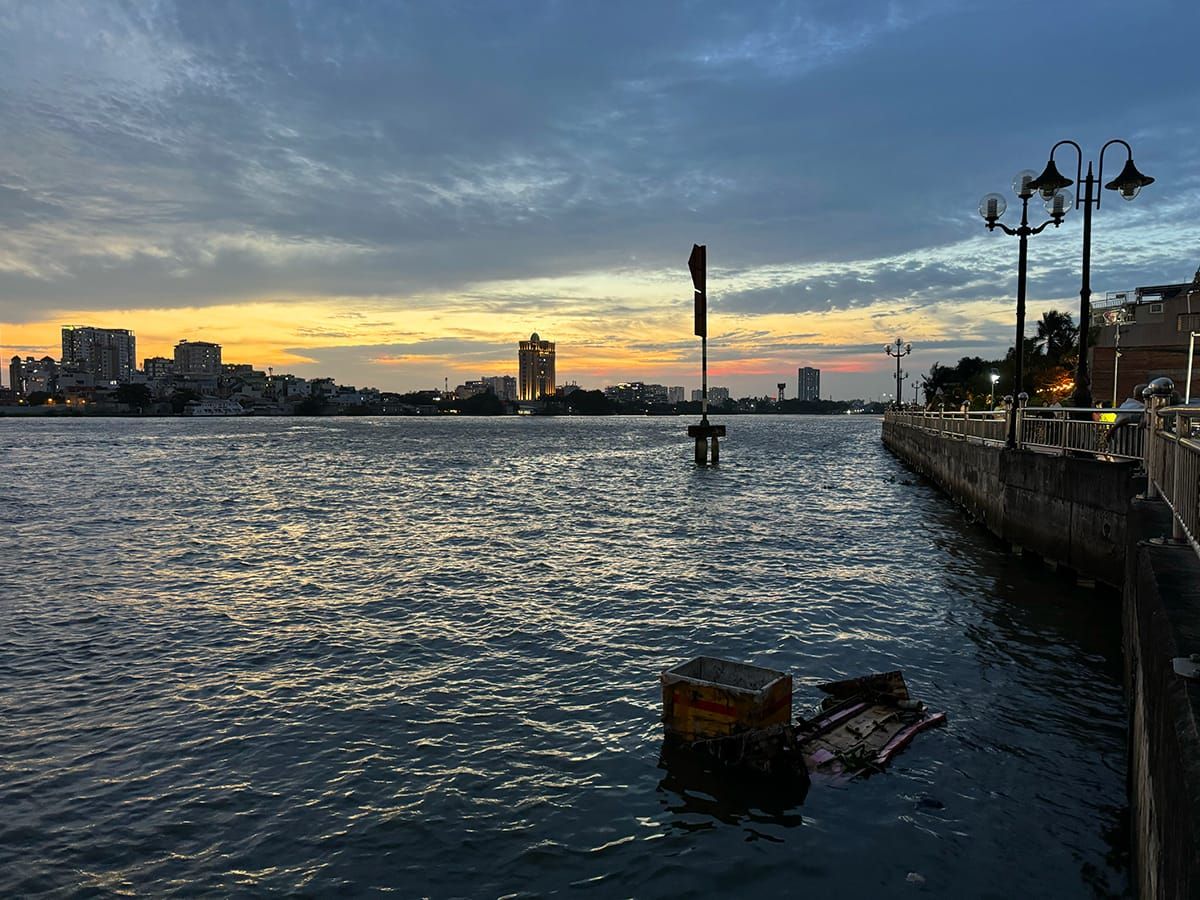 Hero Image of Từ lá chuối đến bịch nylon: Một hành trình xả rác