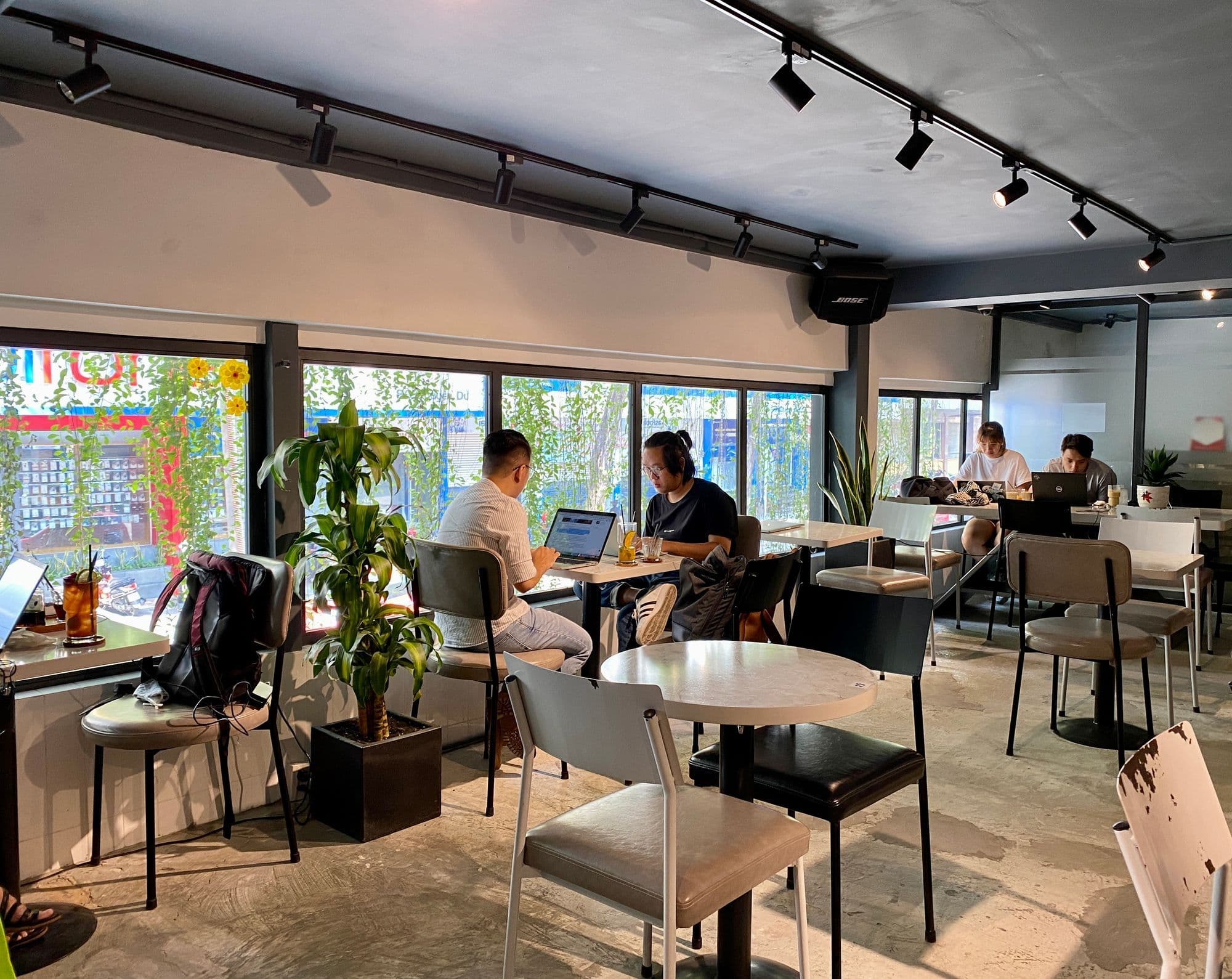 Hero Image of Đi cafe... để làm việc