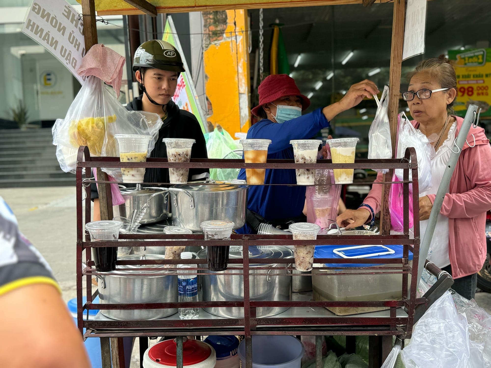 Hero Image of Xe chè đường phố