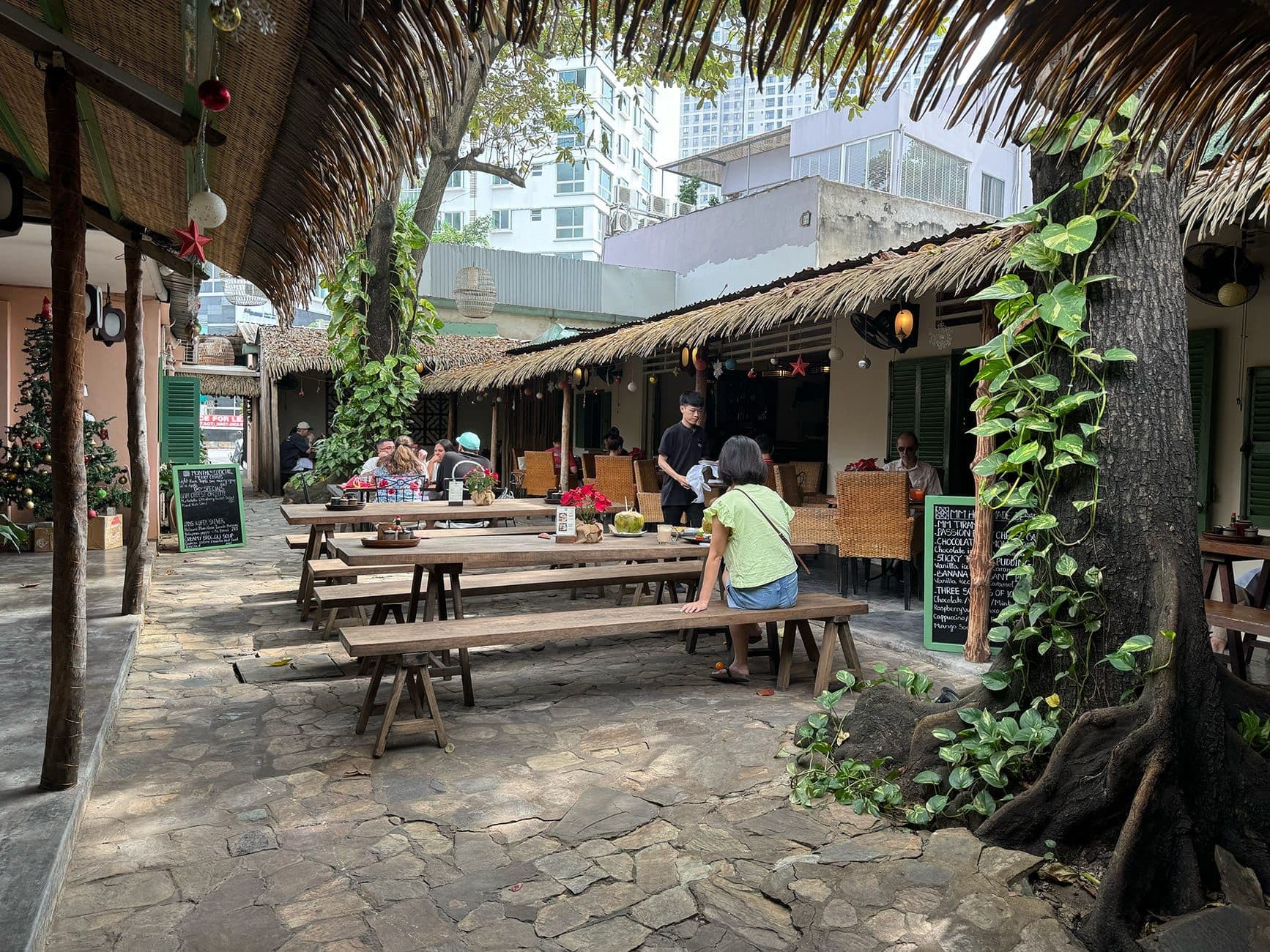 Hero Image of Sáng cuối tuần ở ngôi nhà Đông Dương