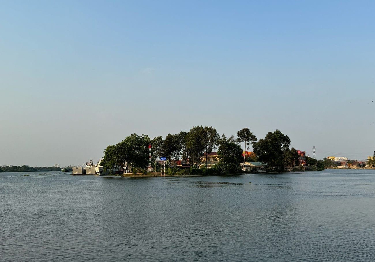 Hero Image of Ga Rạch Chiếc, dòng sông và hoàng hôn trên ốc đảo xa