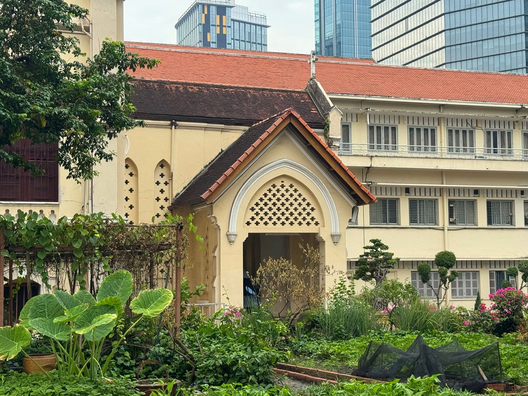 Tu viện Thánh Phaolô thành Chartres 