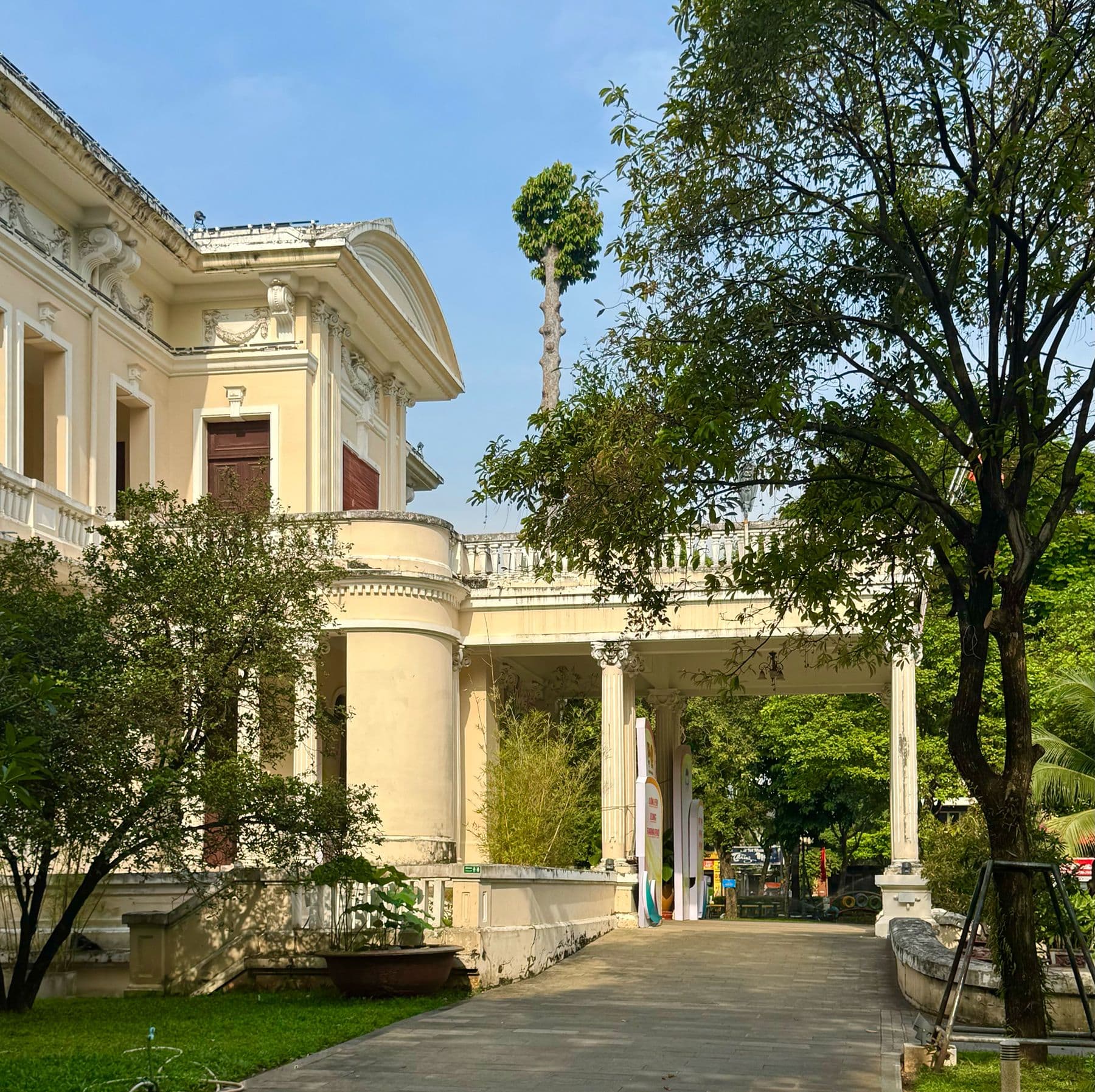 Lâu đài đại gia cao su 