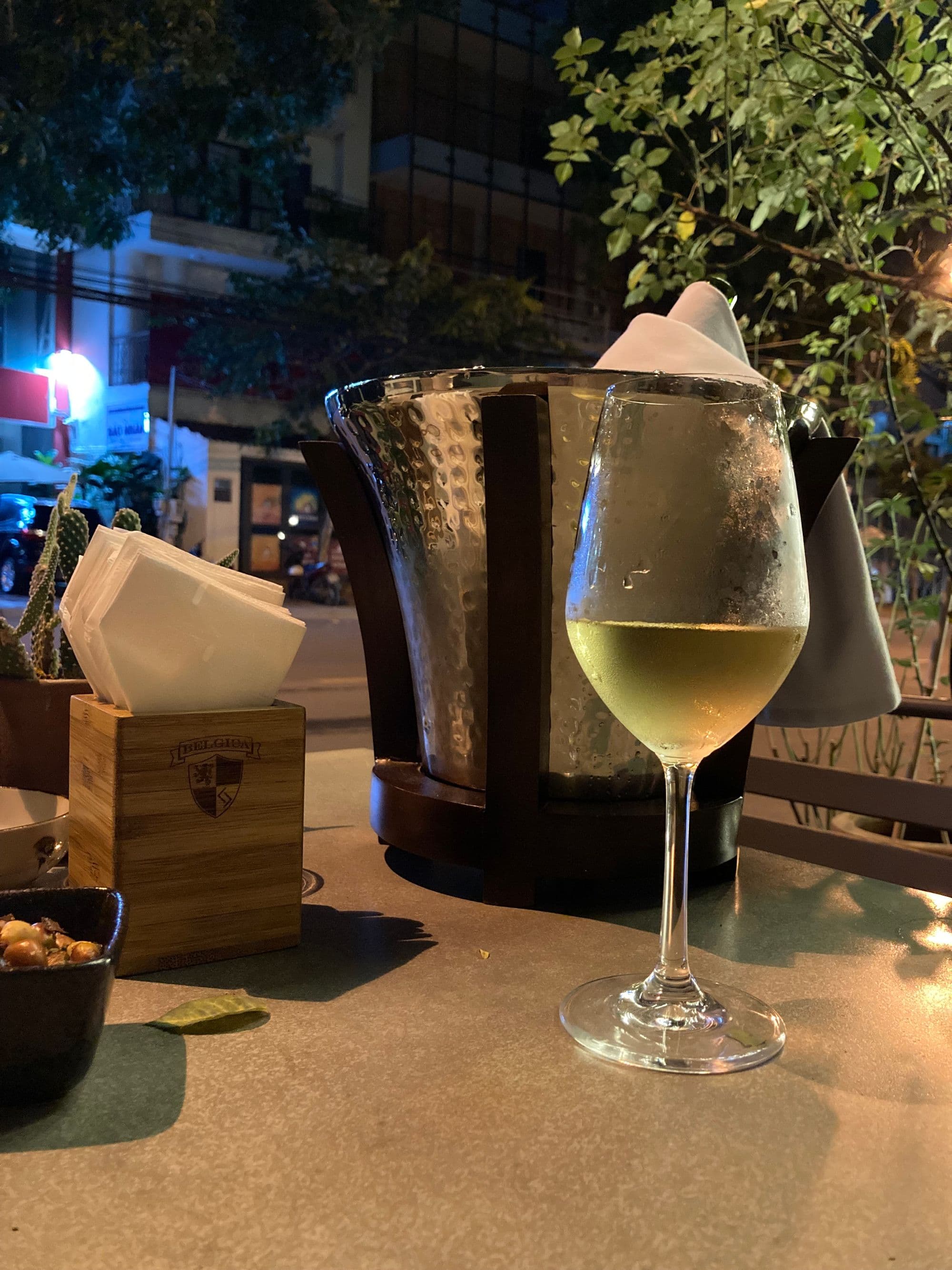 Bia homemade Bỉ trong một quán xinh xắn