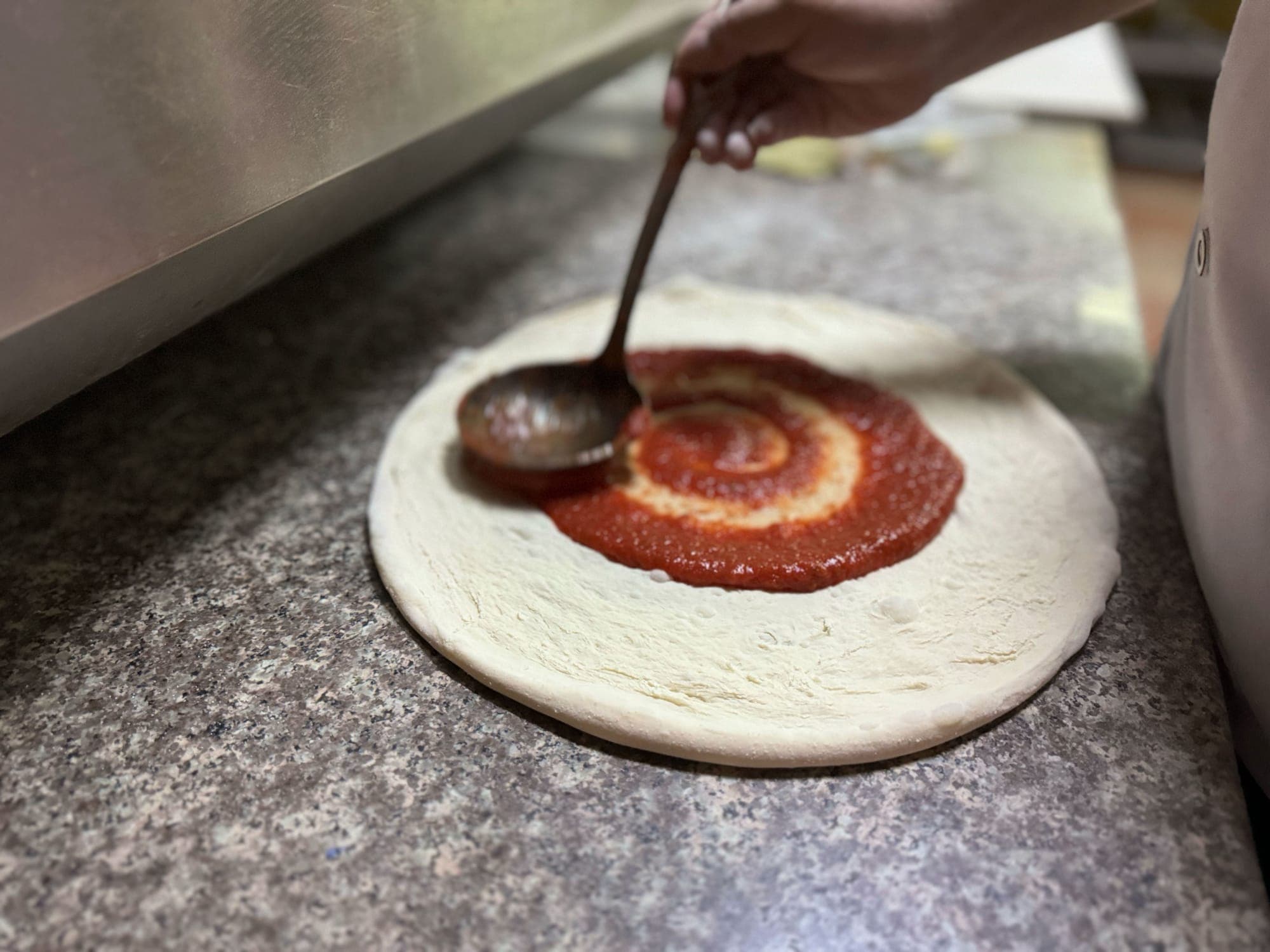 Một trong những quán pizza ngon nhất thế giới lại ở Việt Nam