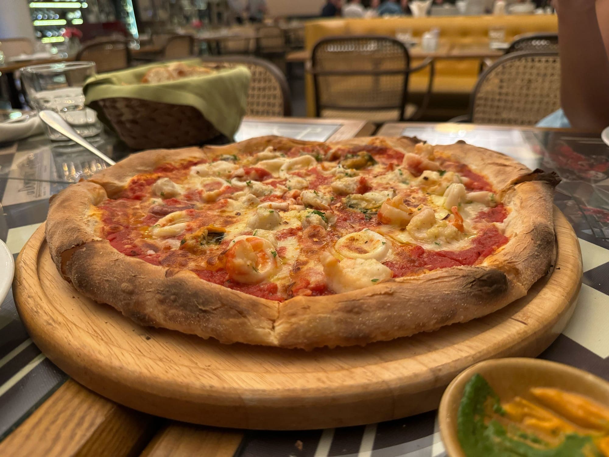 Một trong những quán pizza ngon nhất thế giới lại ở Việt Nam