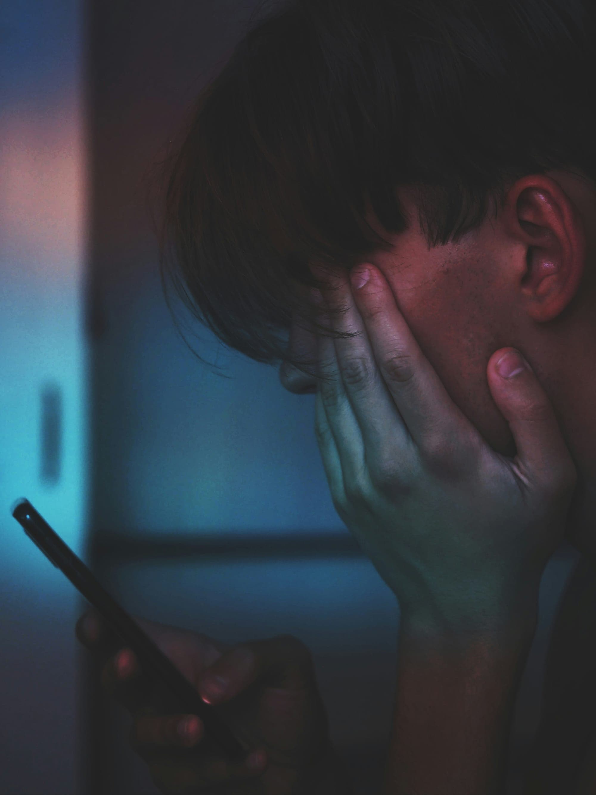 Thức đêm lướt mãi - không có gì sai, nhưng...