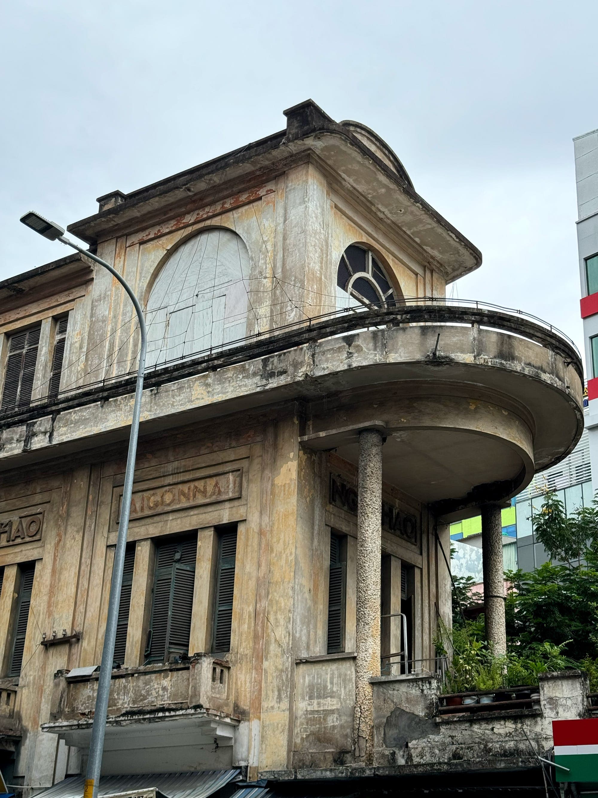 Ngôi nhà gần 100 tuổi và những chuyện phía sau