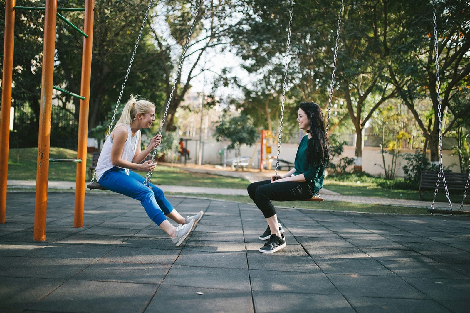 Vòng quanh thế giới và cười