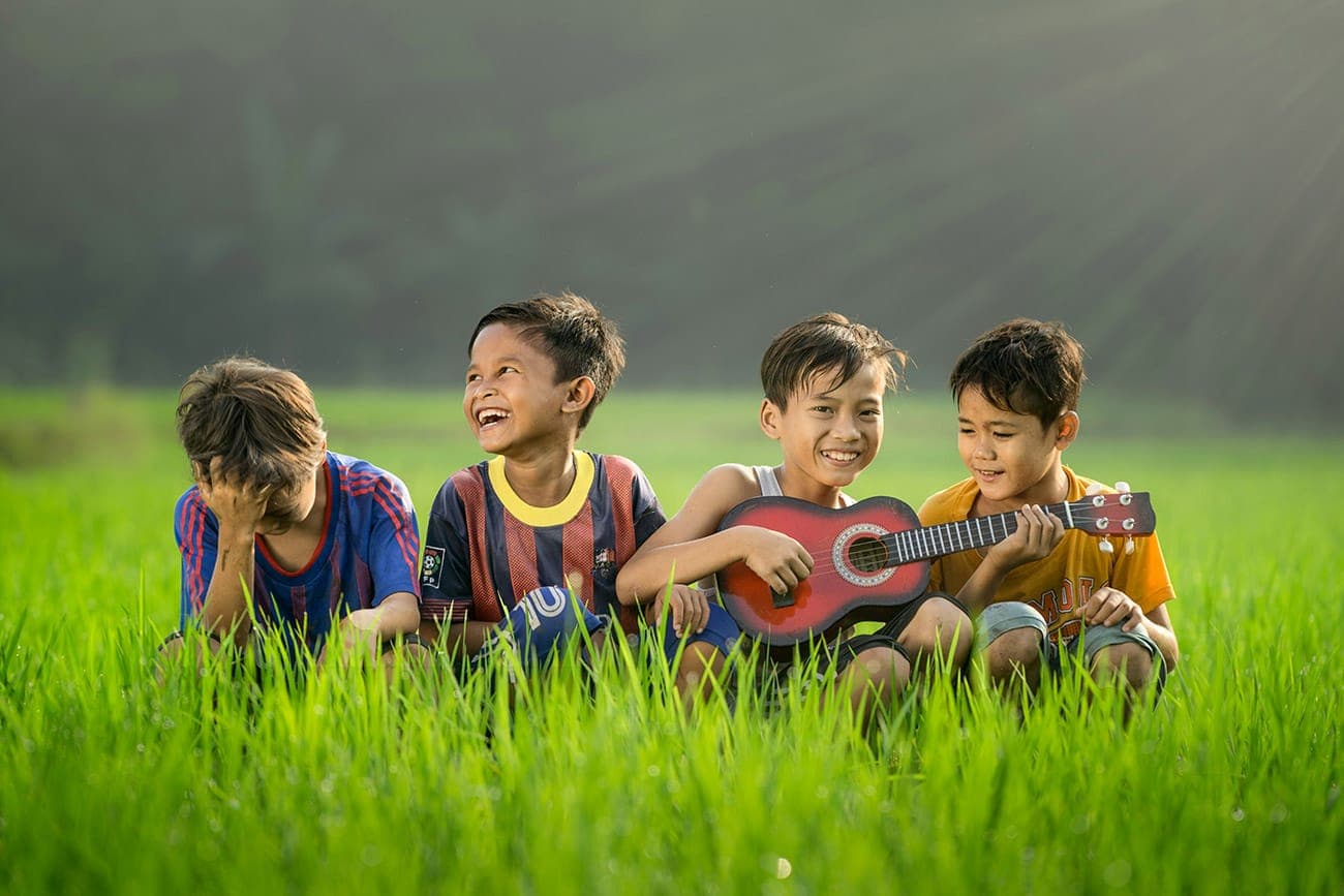 Câu chuyện lạ của những ca khúc thiếu nhi quen