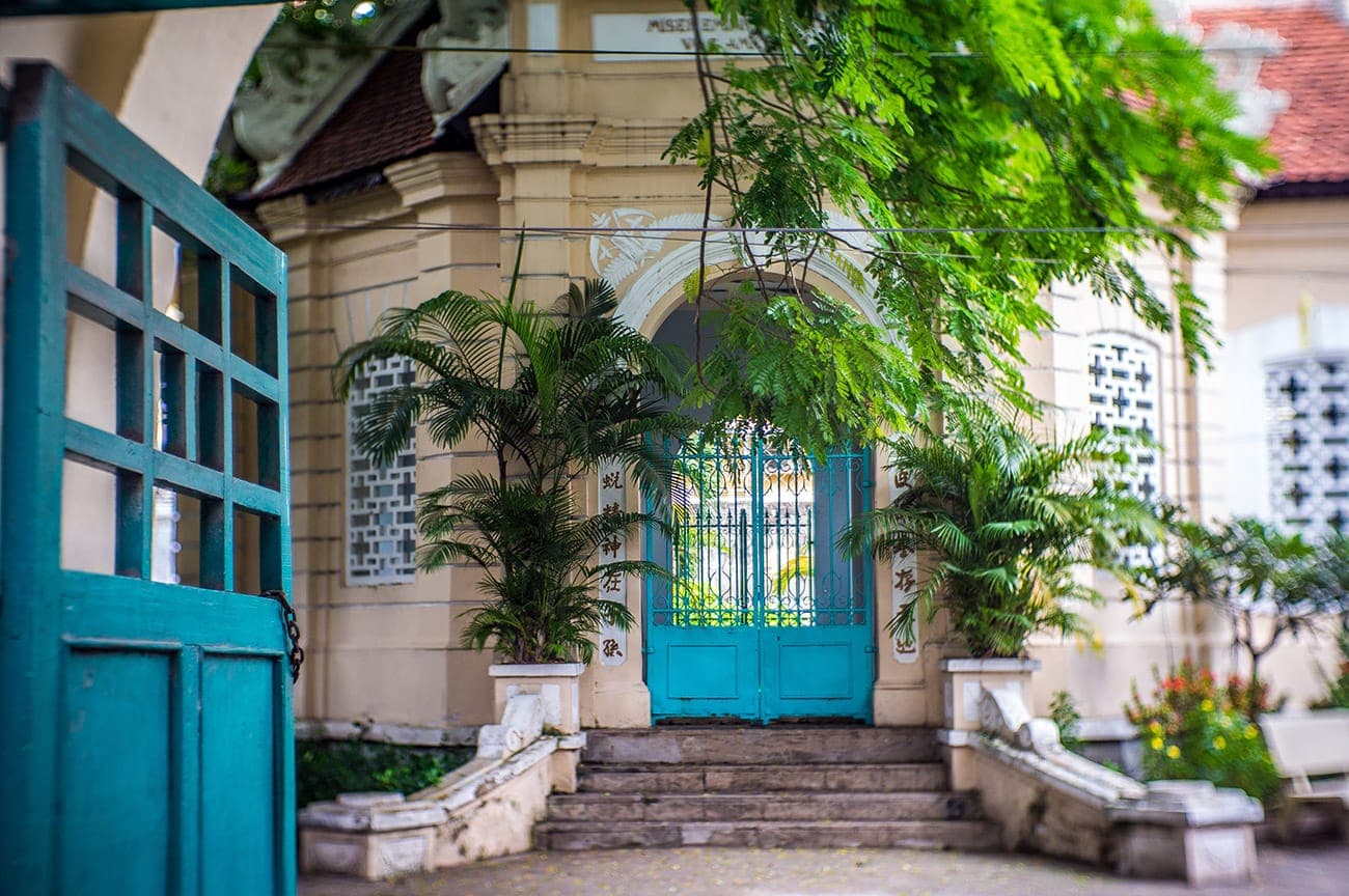 Hai lăng mộ điêu tàn của hai học giả lỗi lạc