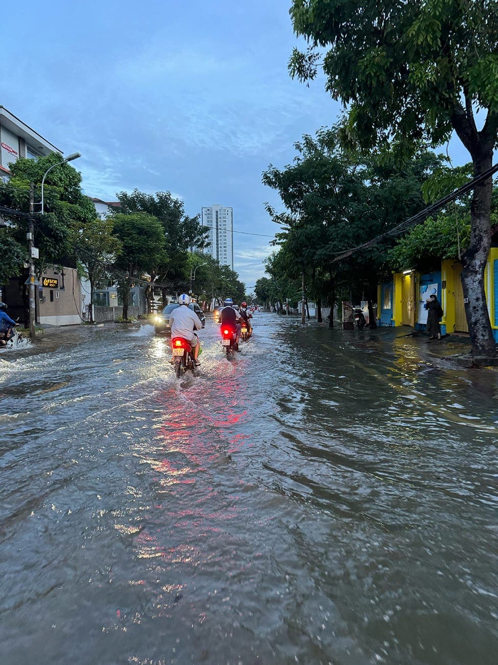 Mẹo qua những ngày triều cường Sài Gòn