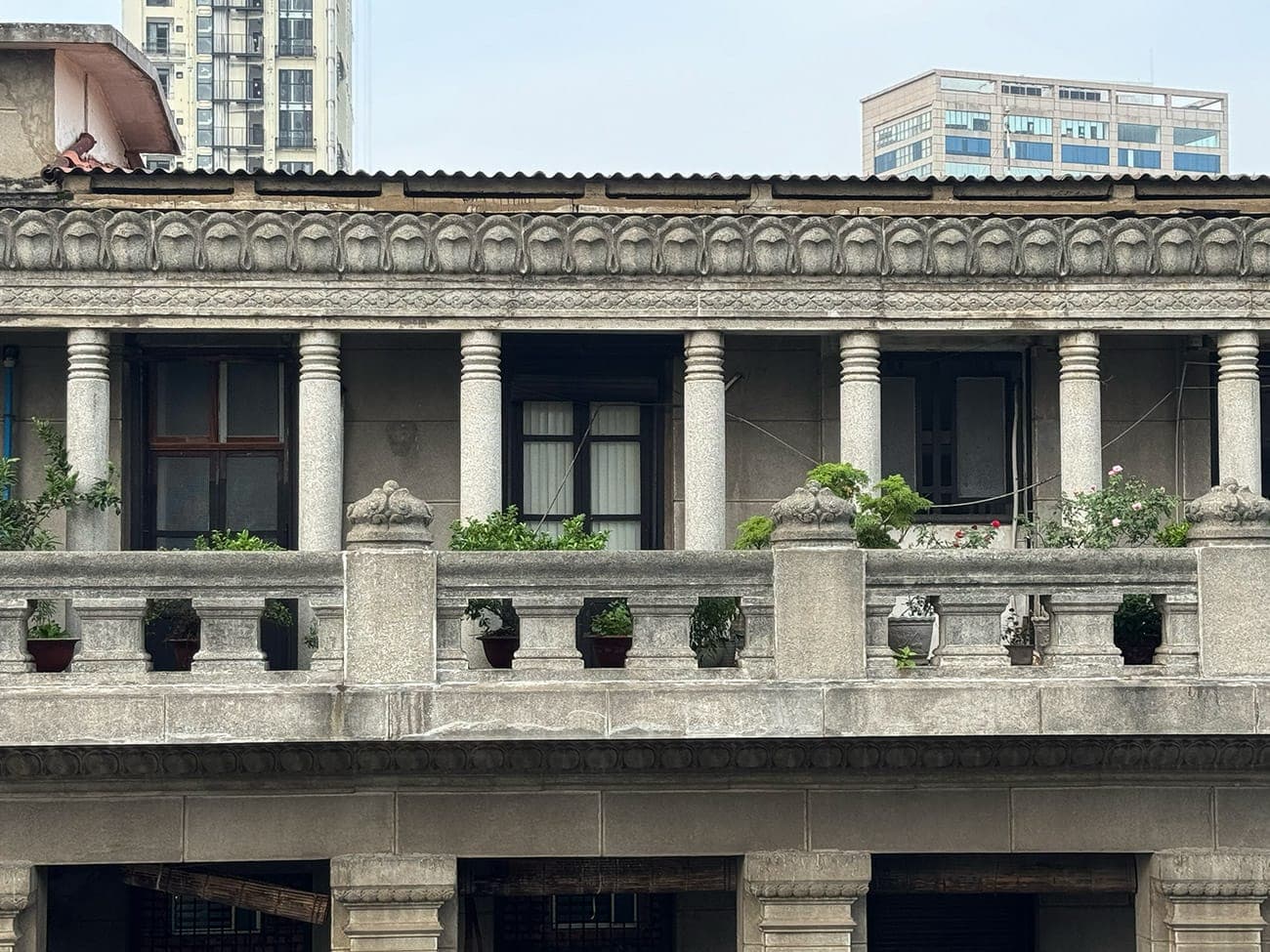 Những gì bạn chưa biết về tòa nhà trăm tuổi nổi tiếng của Sài Gòn