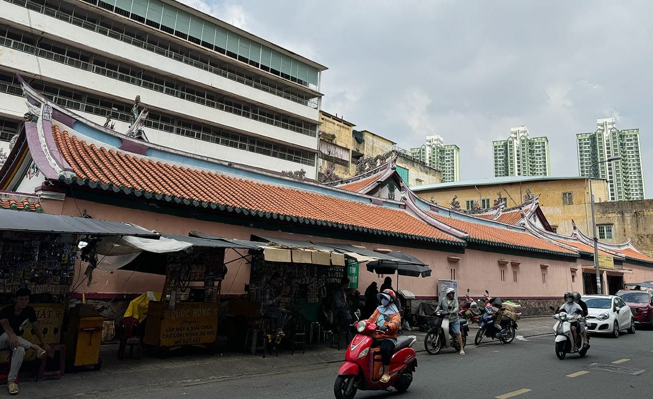 Đuôi én, những lớp sóng và hội quán 300 tuổi