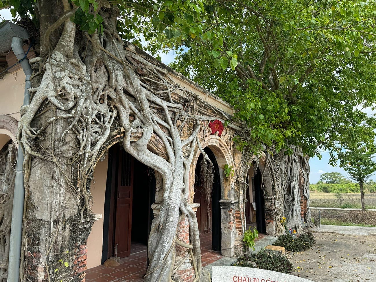 Một ngôi đình kỳ lạ