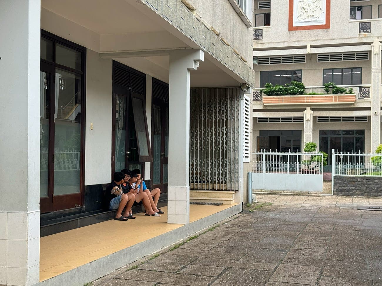 Hẻm nhỏ, bóng mát và một xóm đạo không ai ngờ tới