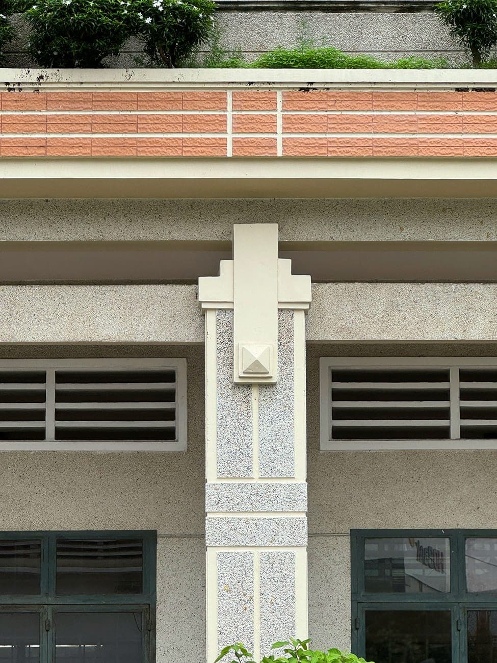 Hẻm nhỏ, bóng mát và một xóm đạo không ai ngờ tới