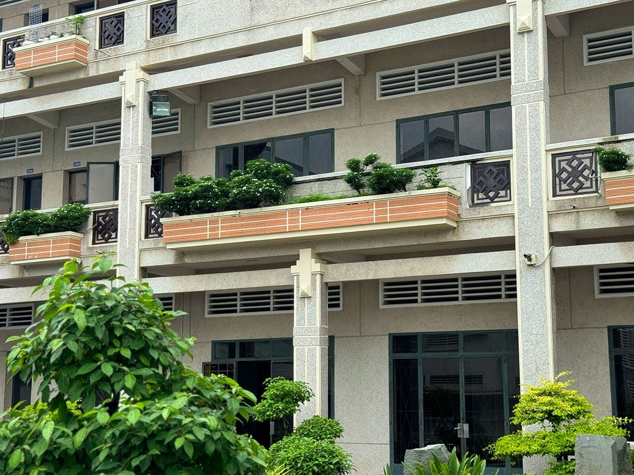 Hẻm nhỏ, bóng mát và một xóm đạo không ai ngờ tới