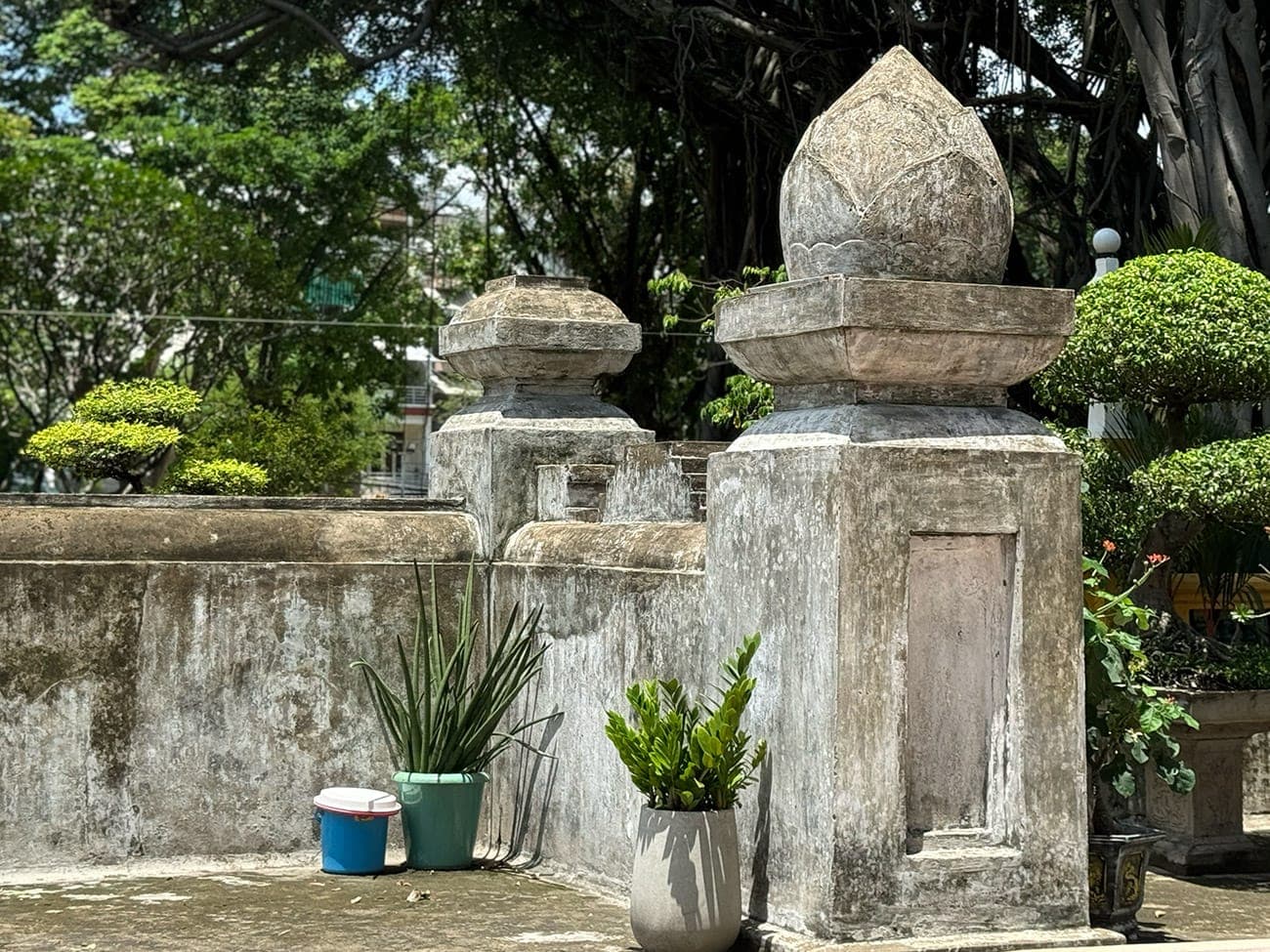 Lăng mộ, ba người vợ và cuộc đời kỳ lạ của một thái giám