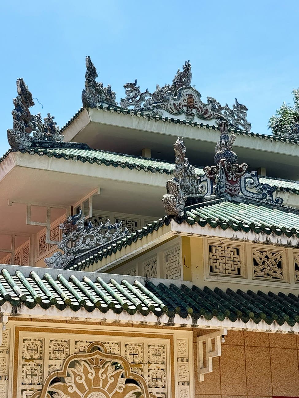 Lăng mộ, ba người vợ và cuộc đời kỳ lạ của một thái giám