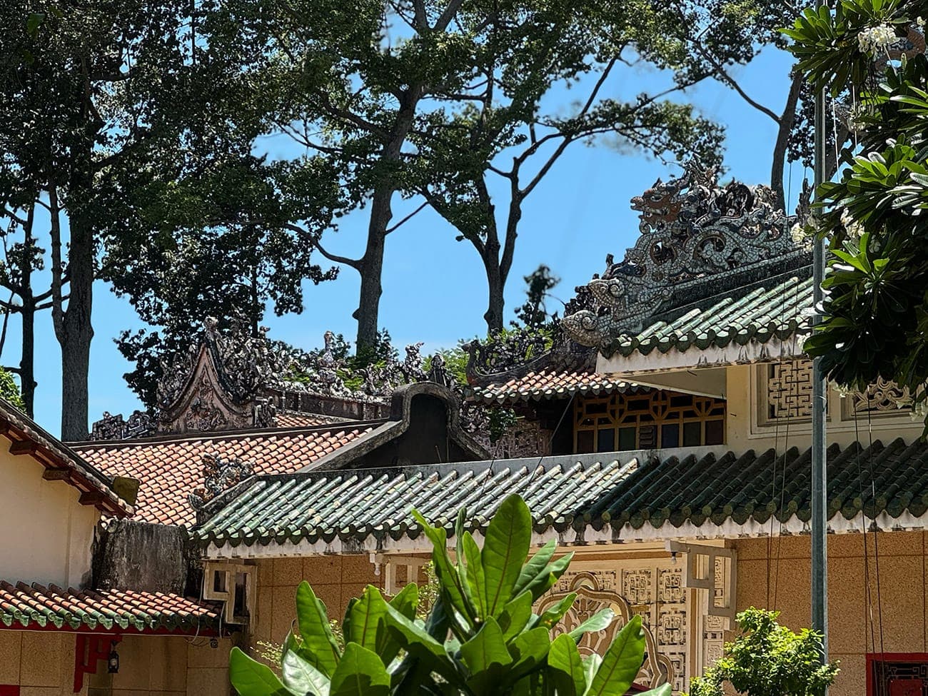 Lăng mộ, ba người vợ và cuộc đời kỳ lạ của một thái giám