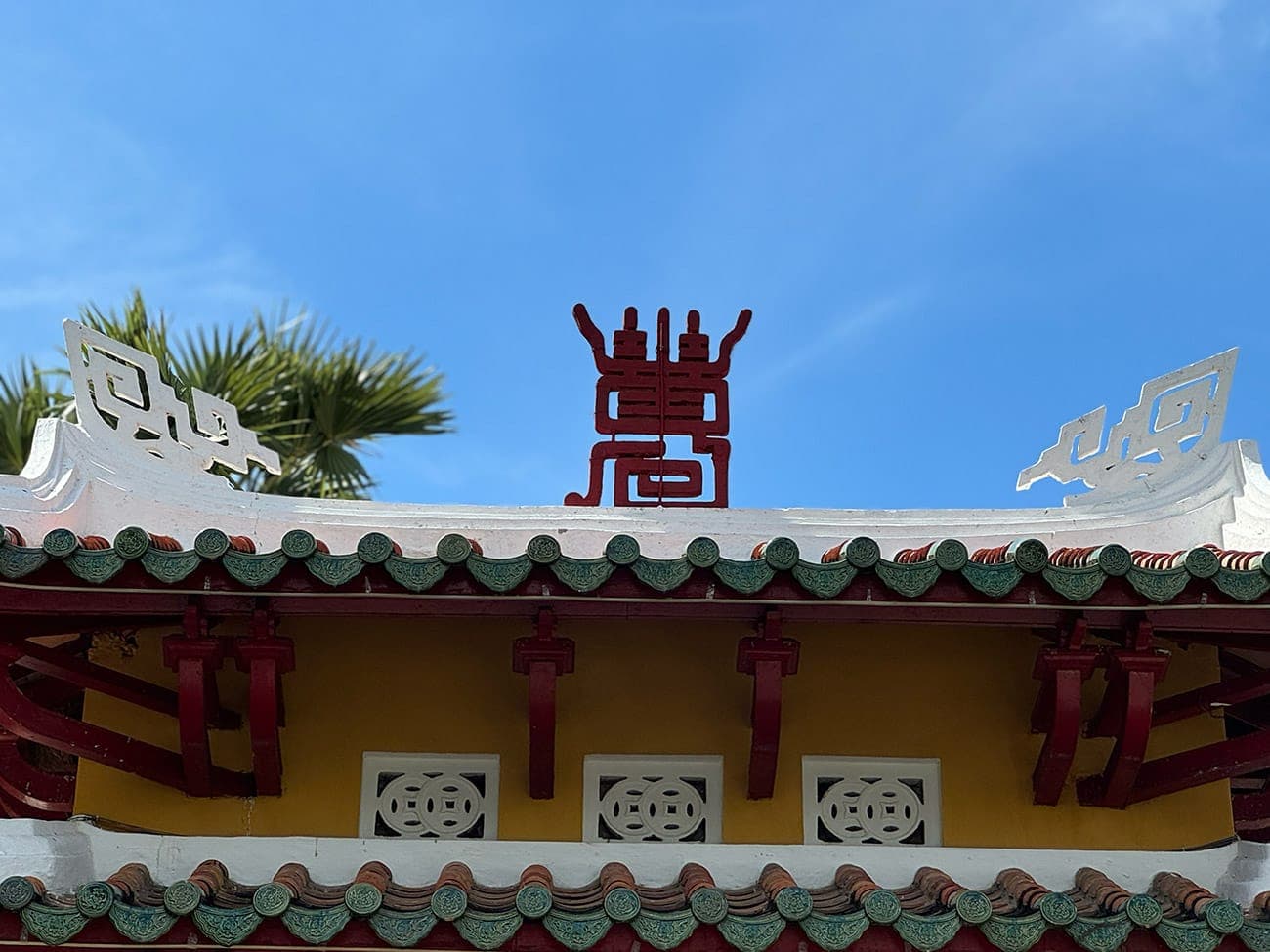 Lăng mộ, ba người vợ và cuộc đời kỳ lạ của một thái giám