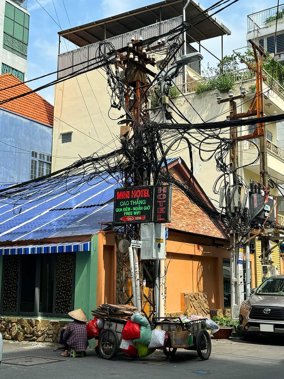 Những cụ già tóc rối trăm tuổi