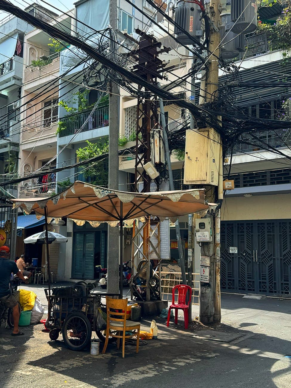 Những cụ già tóc rối trăm tuổi
