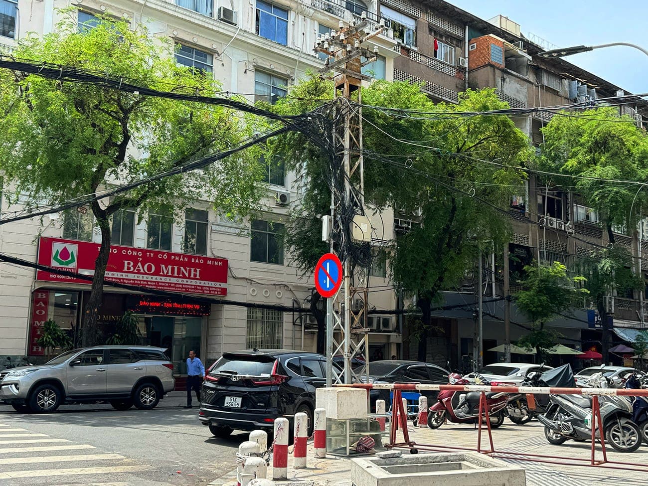 Những cụ già tóc rối trăm tuổi