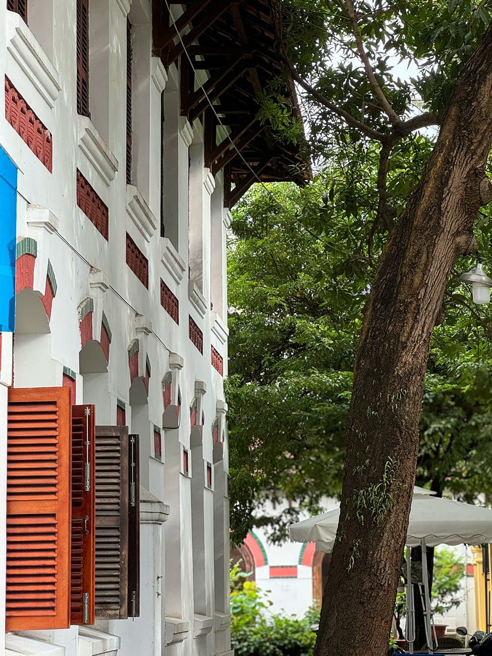 Ngôi trường trăm năm và những đổi thay từ con chữ