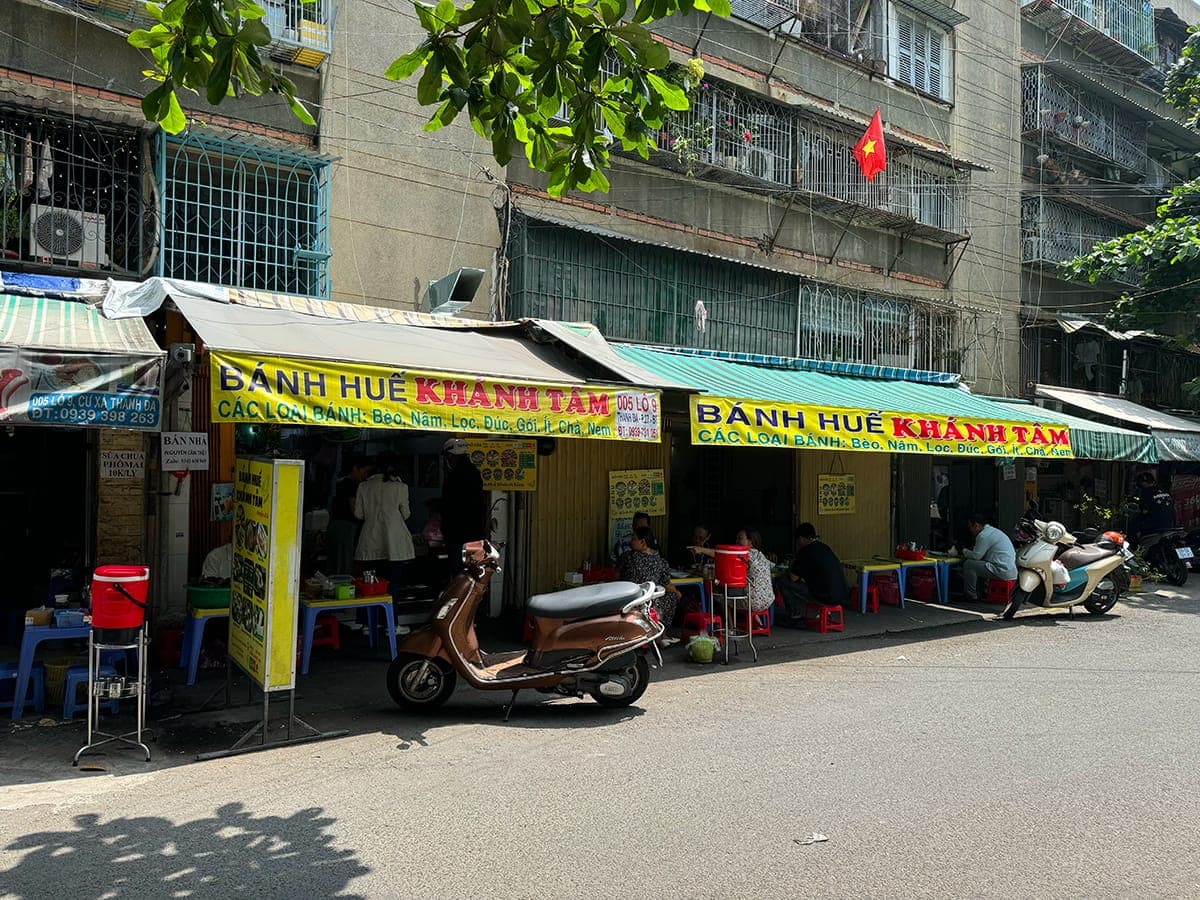 Trôi giữa hai bán đảo phù hoa