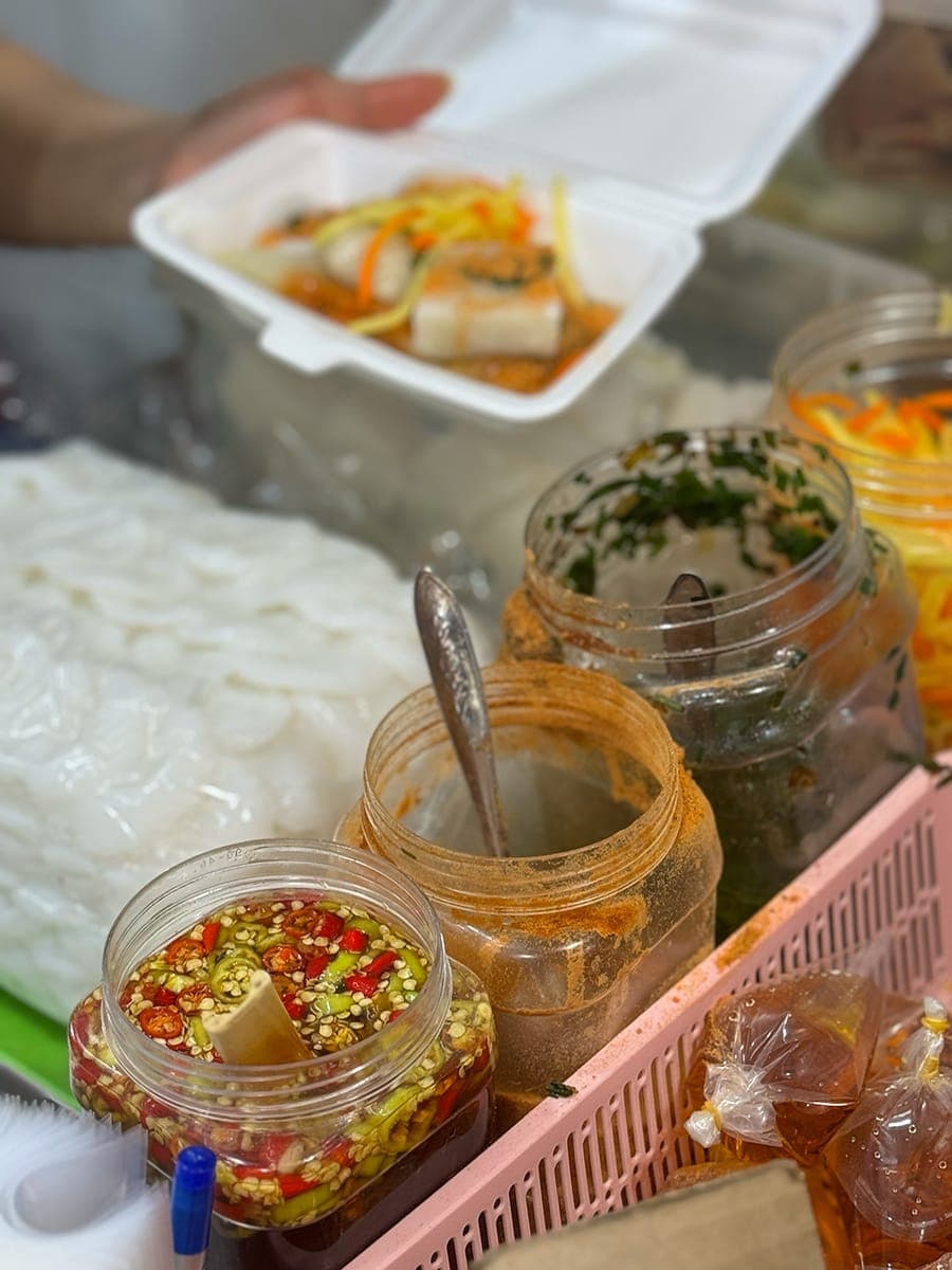 Trôi giữa hai bán đảo phù hoa