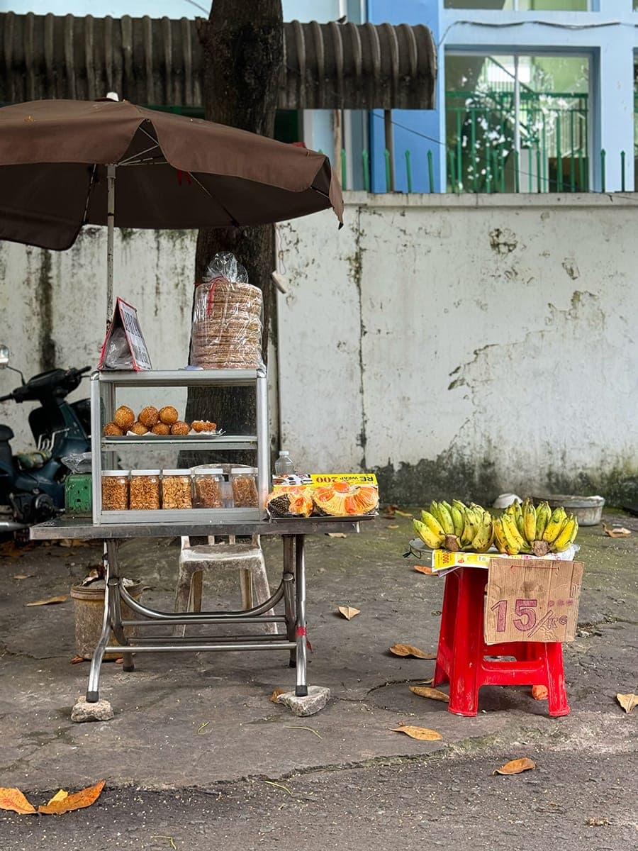Trôi giữa hai bán đảo phù hoa