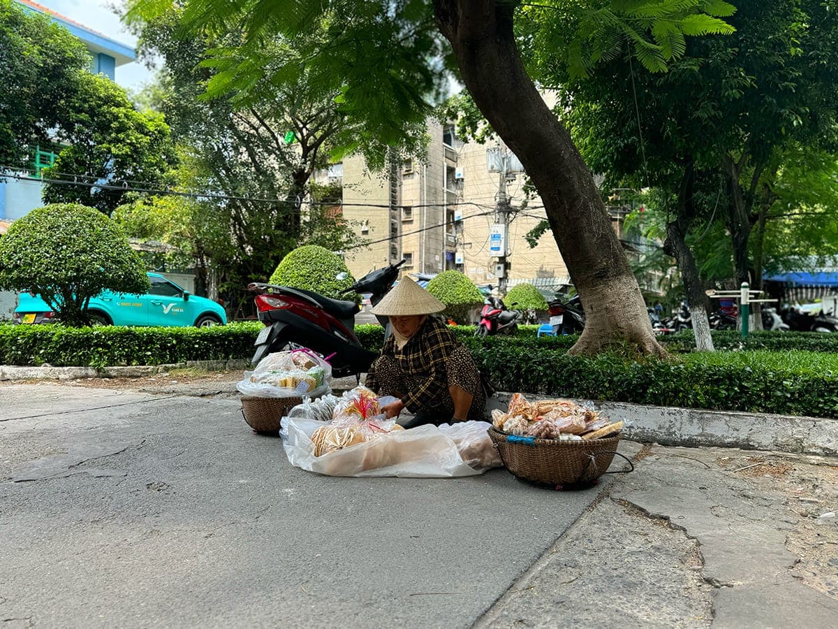 Trôi giữa hai bán đảo phù hoa