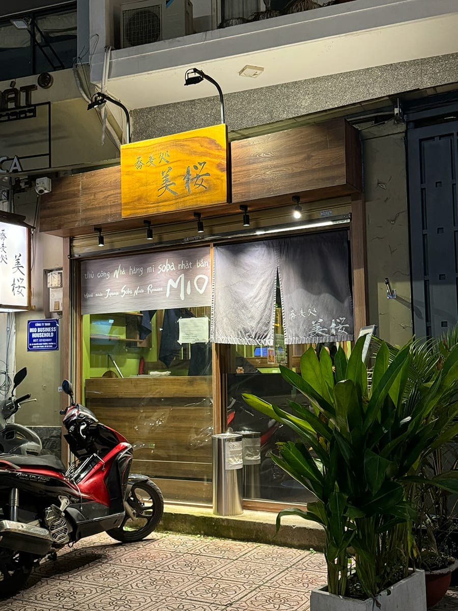Góc Sài Gòn và một Ginza lặng lẽ