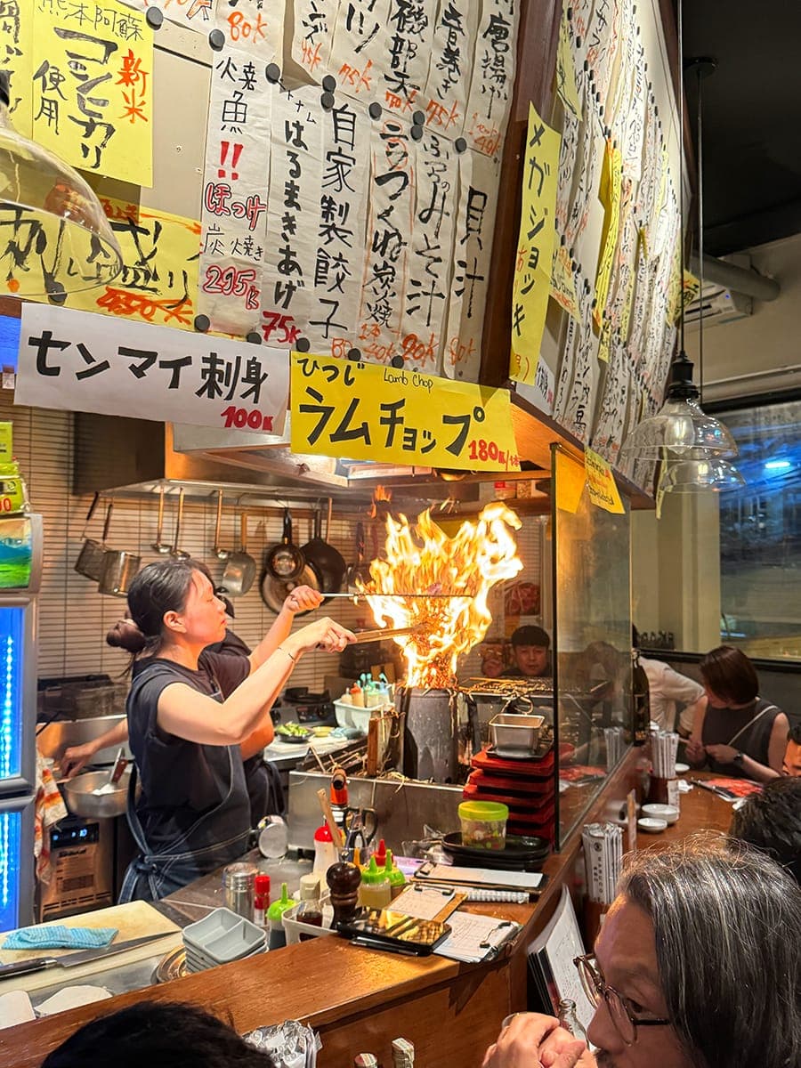 Góc Sài Gòn và một Ginza lặng lẽ