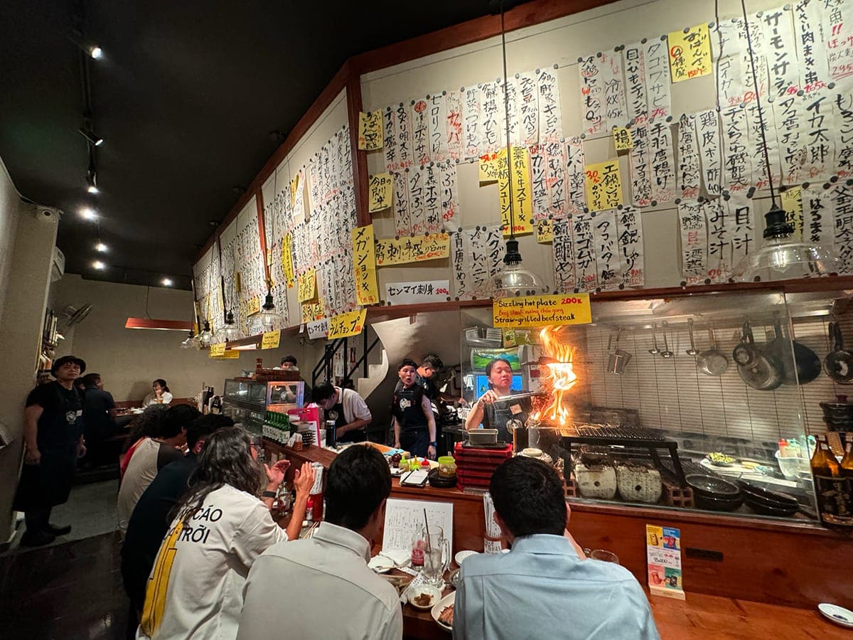 Góc Sài Gòn và một Ginza lặng lẽ
