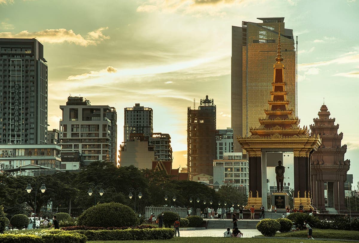 Người Campuchia và bình yên nghịch lý