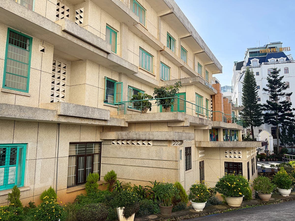 Học viện kỳ ảo trên cao nguyên