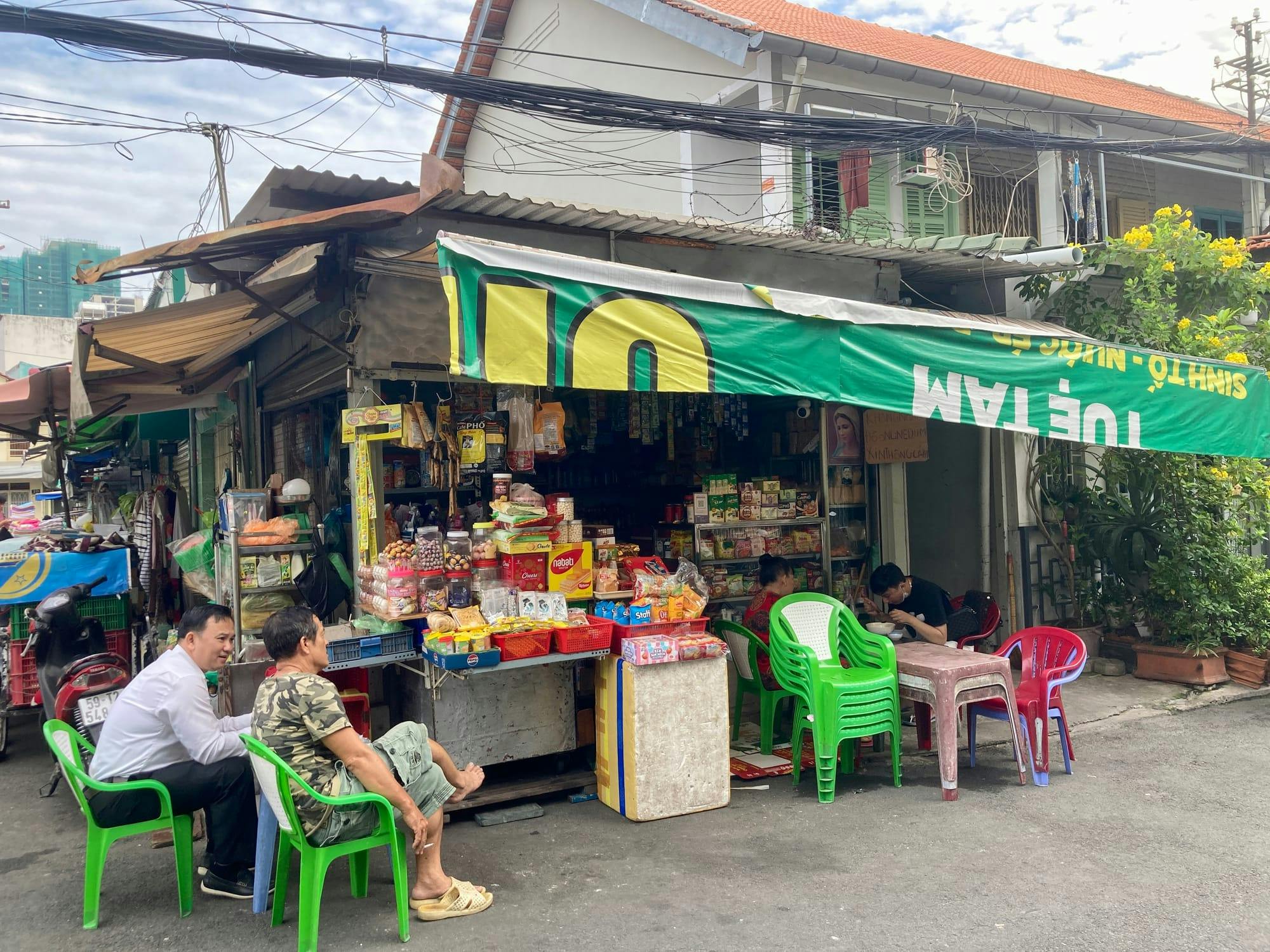 Cuối tuần ở cư xá lớn nhất Sài Gòn