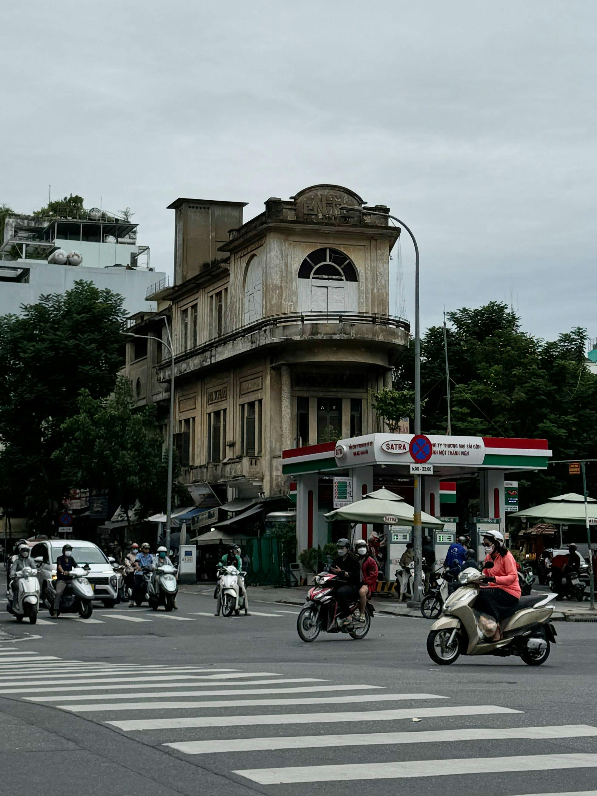 Ngôi nhà gần 100 tuổi và những chuyện phía sau