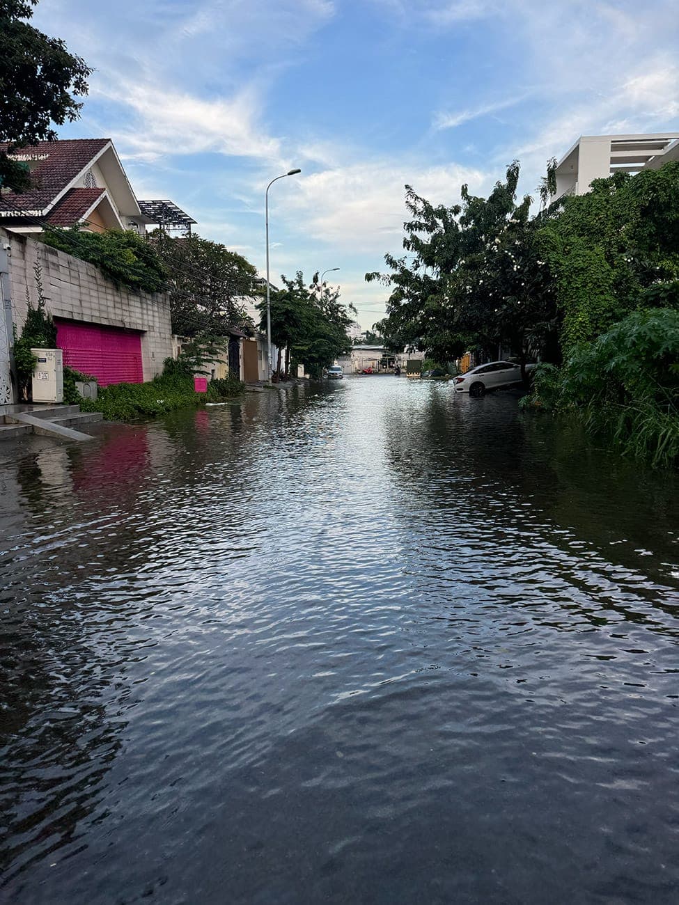 Vui chơi kiểu nghèo trong khu nhà giàu