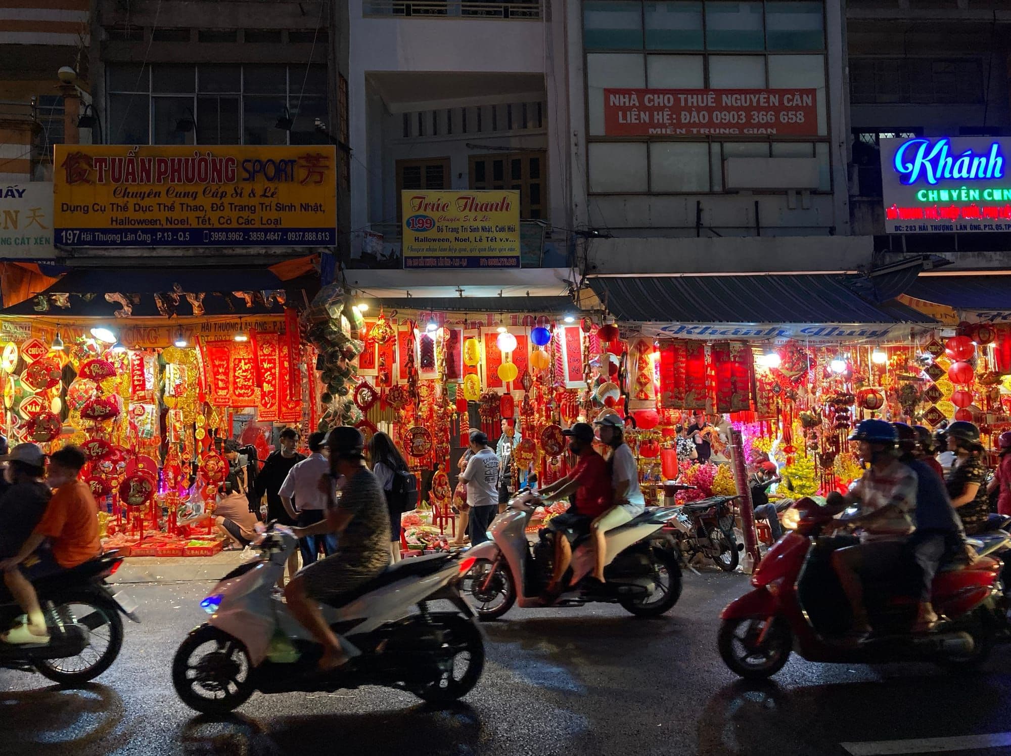 Hero Image of Đêm lúc này