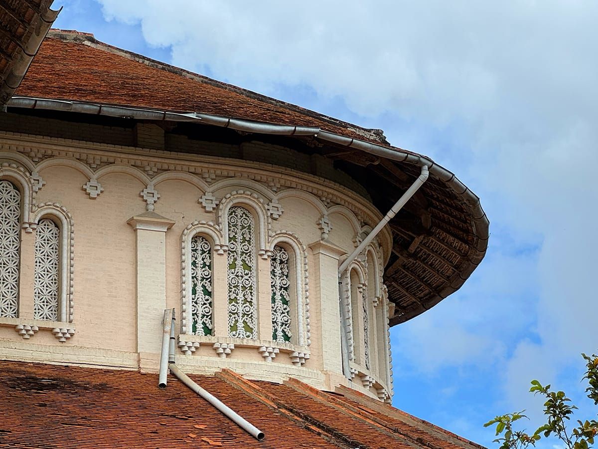 Hero Image of Thêu hoa dệt gấm bên sông