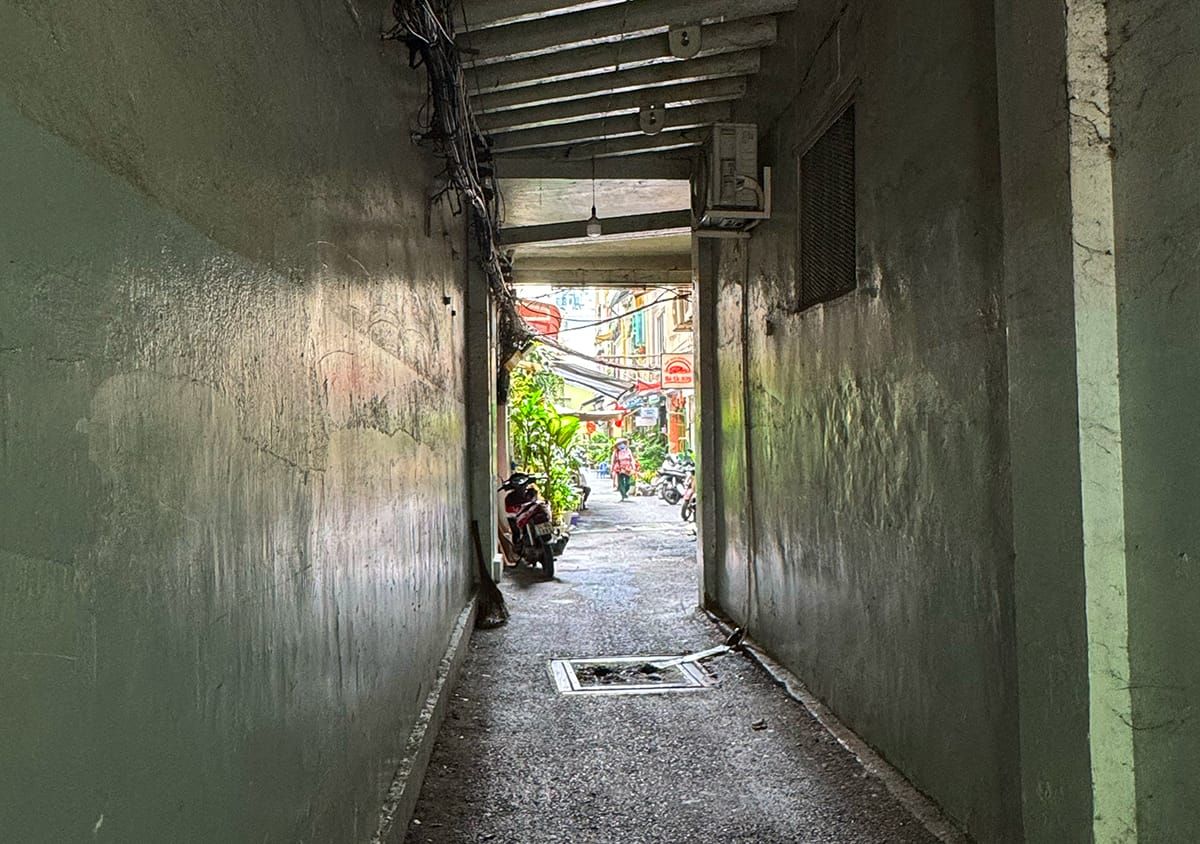 Hero Image of Ghé vào hang nhỏ ở trung tâm