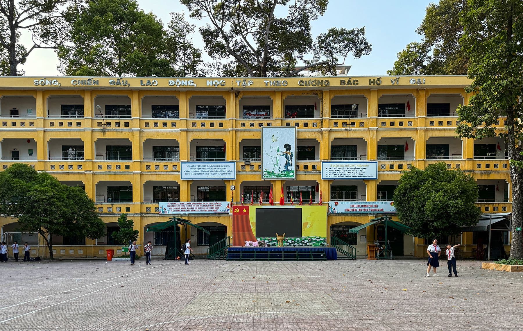 Trường Hồng Bàng