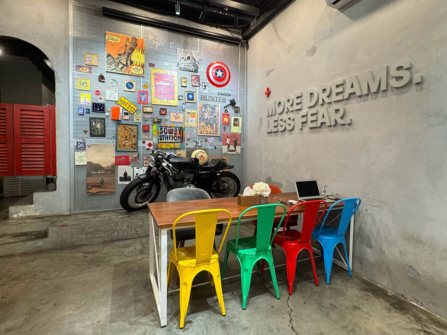 Văn phòng làm việc như thế nào?