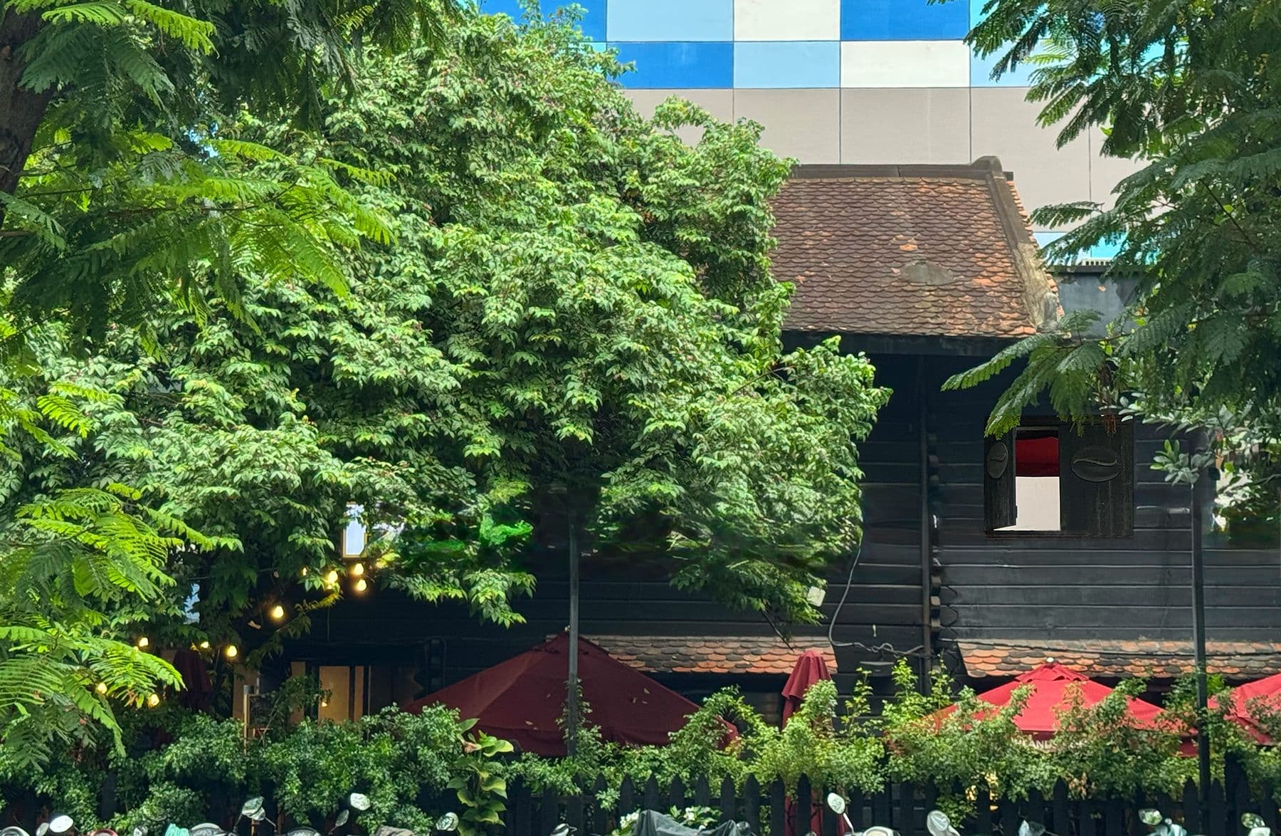 Nhà gỗ đường Trần Cao Vân