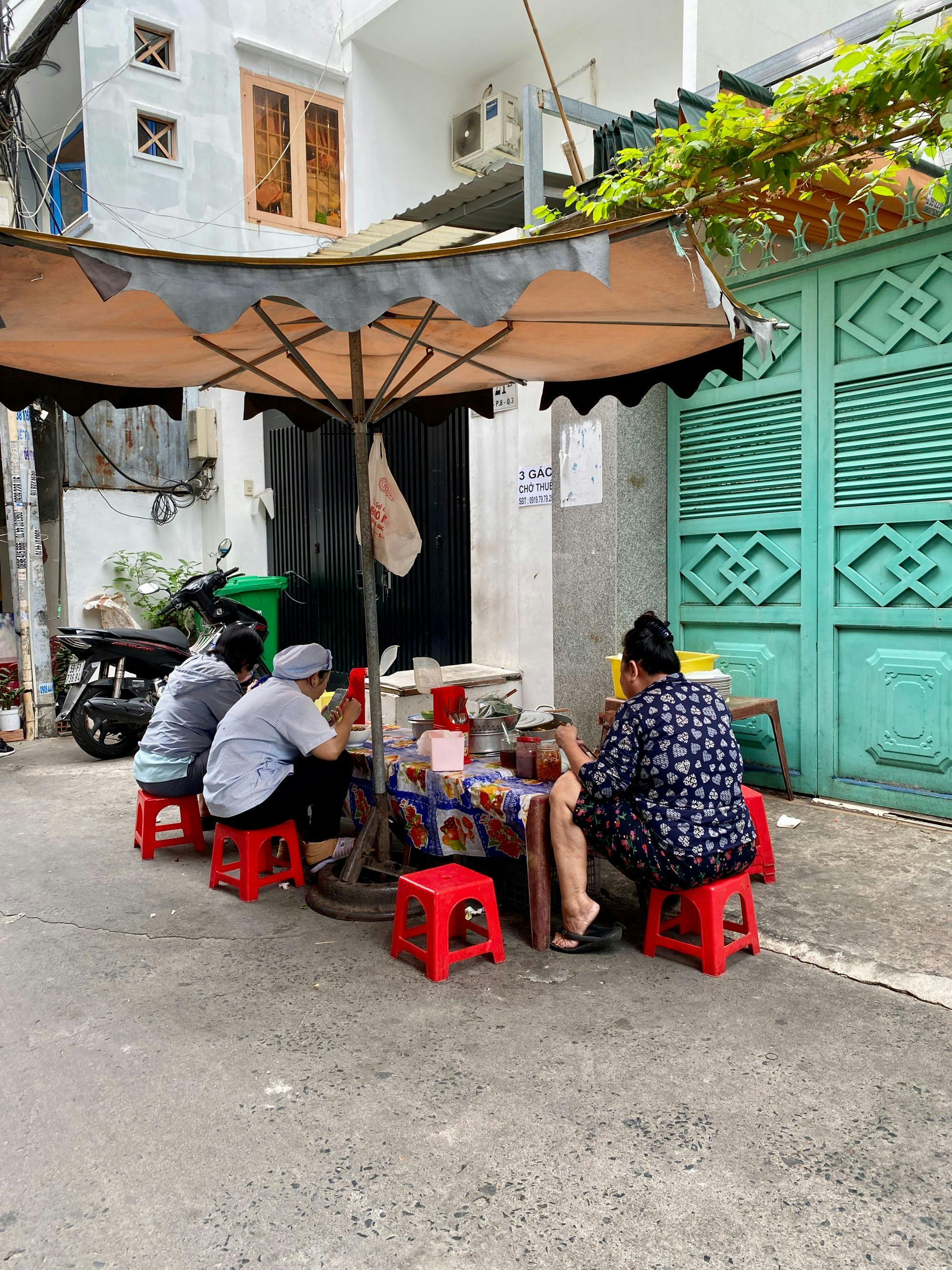 Bí mật trong hẻm Sài Gòn